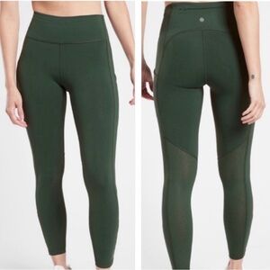 Athleta Ultimate Run 7/8 Tight in Green